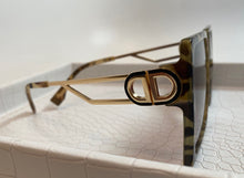 Load image into Gallery viewer, Olive green, luxury vintage square design sunglasses.
